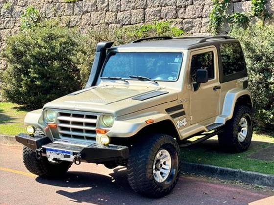 TROLLER T4 2.8 TETO RÍGIDO 12V TURBO INTERCOOLER DIESEL 2P MANUAL